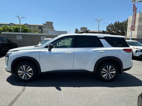 New 2026 Nissan Pathfinder SL FWD image 3