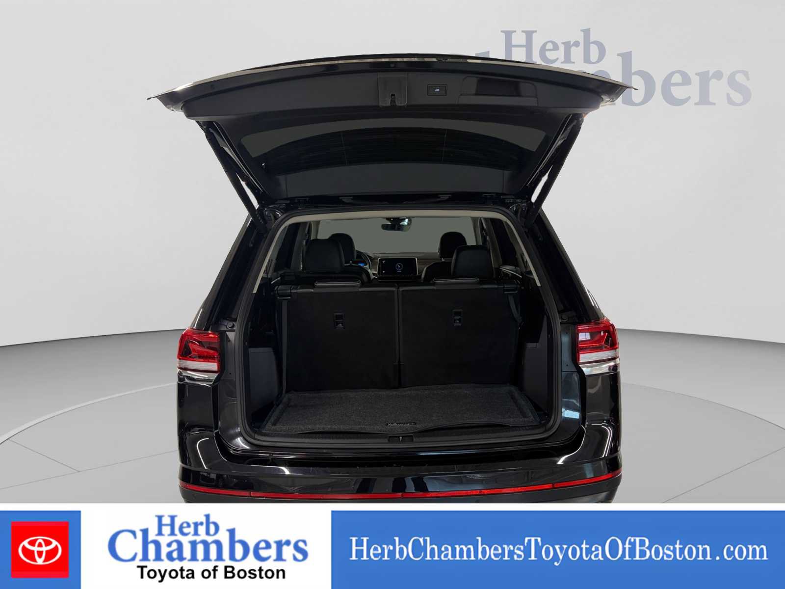 Used 2025 Volkswagen Atlas SEL AWD/4WD image 4