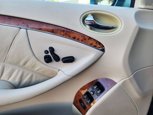 Used 2004 Mercedes-Benz CLK 320 Coupe image 30