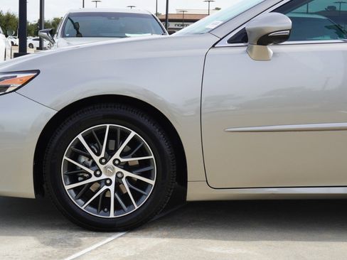 Used 2017 Lexus ES 350 w/ Luxury Package image 10