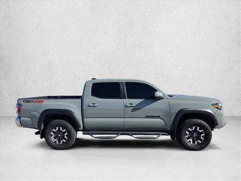 Used 2023 Toyota Tacoma TRD Off-Road w/ Black Out Package (TMS) AWD/4WD image 4