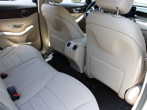 Used 2022 Mercedes-Benz GLC 300 w/ Premium Package Lite image 15