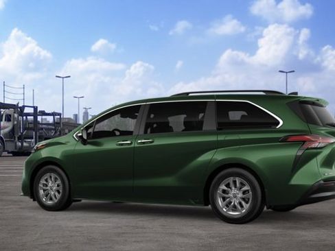 New 2026 Toyota Sienna XLE image 7