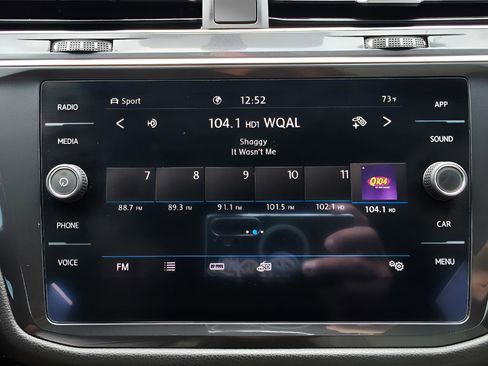 Used 2020 Volkswagen Tiguan SE R-Line image 33