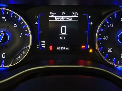 Used 2023 Chrysler Voyager LX FWD image 2