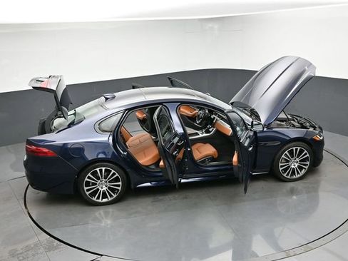 Used 2024 Jaguar XF R-Dynamic SE AWD/4WD image 44