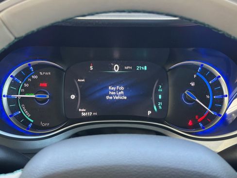 Used 2017 Chrysler Pacifica Platinum FWD image 34
