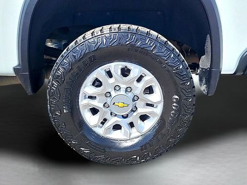 Used 2024 Chevrolet Silverado 2500 LTZ AWD/4WD image 9