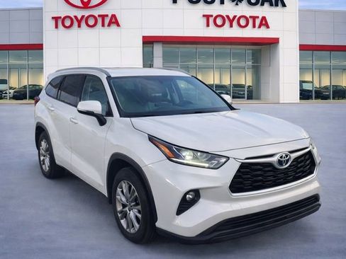 Used 2023 Toyota Highlander Bronze Edition image 1