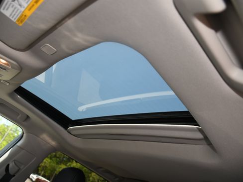 Certified 2025 Toyota Highlander XLE image 7