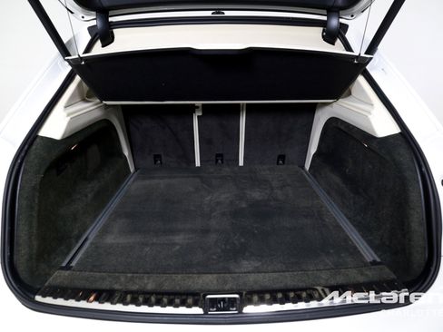 Used 2023 Bentley Bentayga Plug-In Hybrid image 19