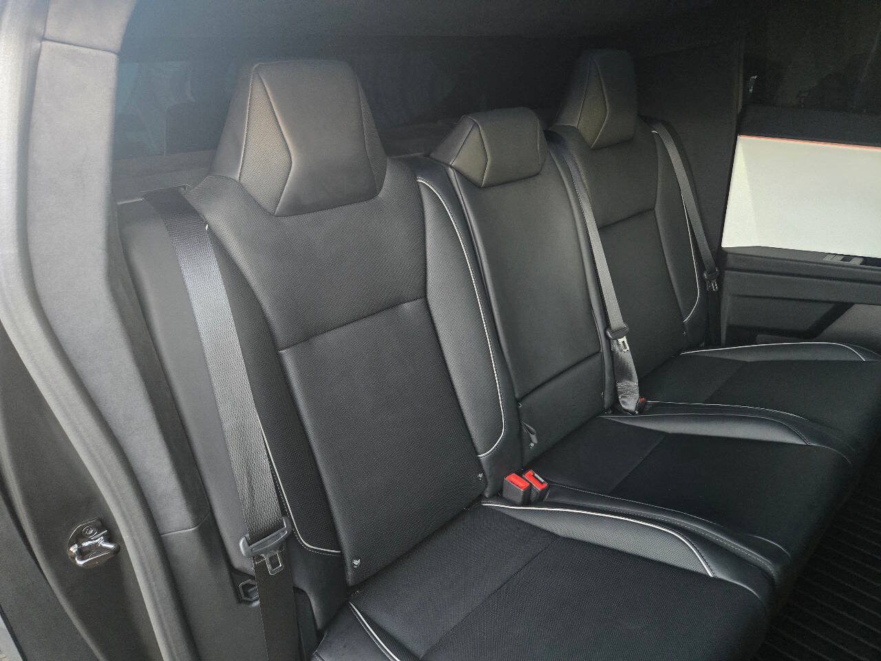 Used 2024 Tesla Cybertruck AWD Crew Cab image 25