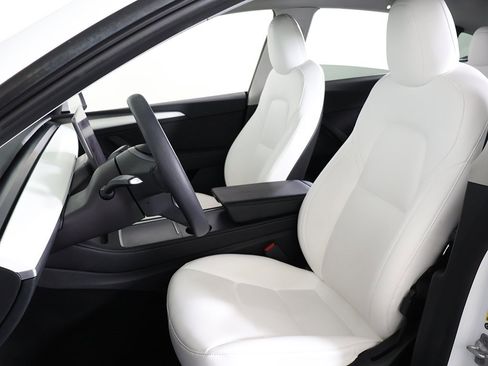 Used 2023 Tesla Model Y Long Range image 33