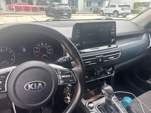 Used 2021 Kia Seltos S AWD/4WD image 2