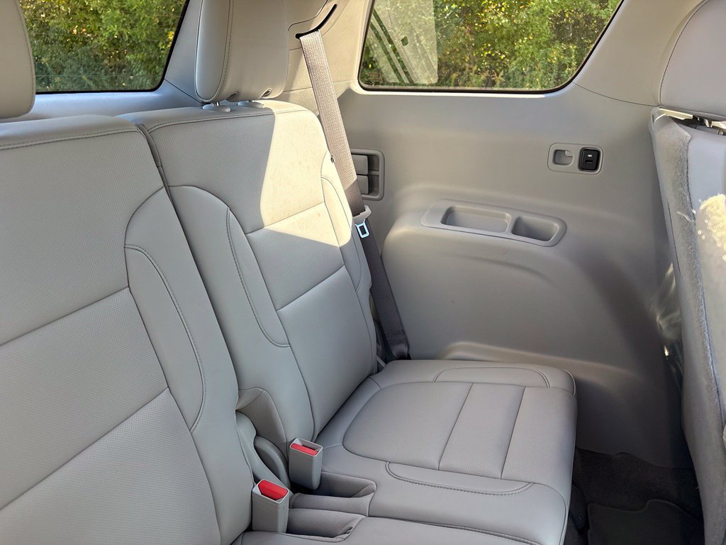 Used 2023 GMC Acadia SLT w/ Technology Package AWD/4WD image 48