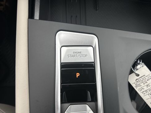 New 2026 Volkswagen Atlas SE image 17