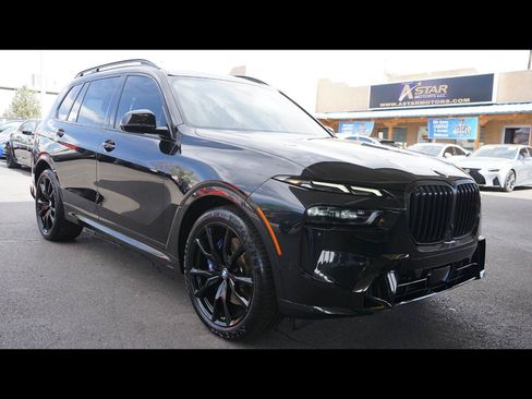 Used 2024 BMW X7 xDrive40i w/ M Sport Package AWD/4WD image 1