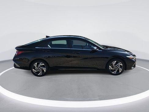 New 2026 Hyundai Elantra Limited FWD image 4