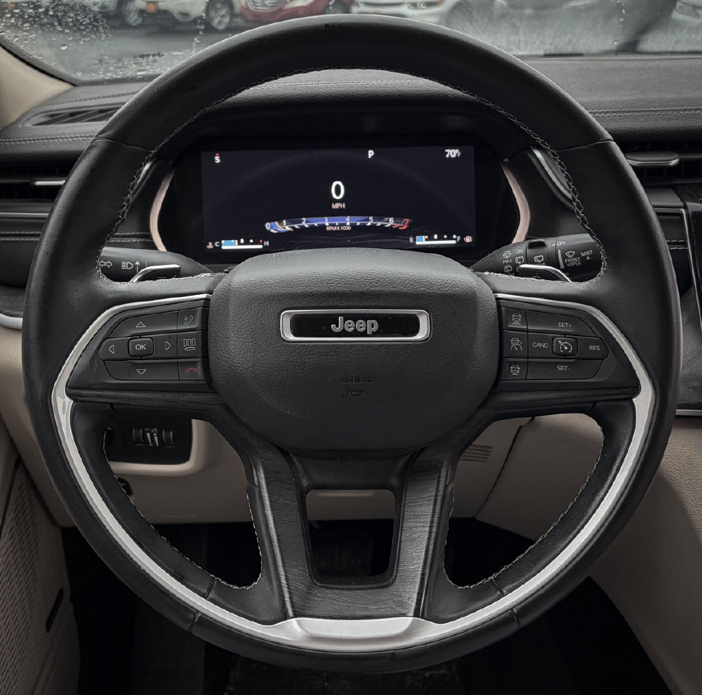 Used 2022 Jeep Grand Cherokee L Limited AWD/4WD image 12