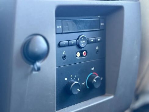 Used 2011 Ford Expedition EL XLT image 35