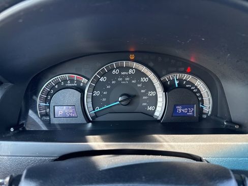 Used 2012 Toyota Camry SE w/ Leather Pkg FWD image 18