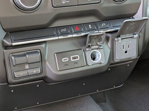 Used 2023 Chevrolet Silverado 2500 Custom w/ Custom Convenience Package image 25