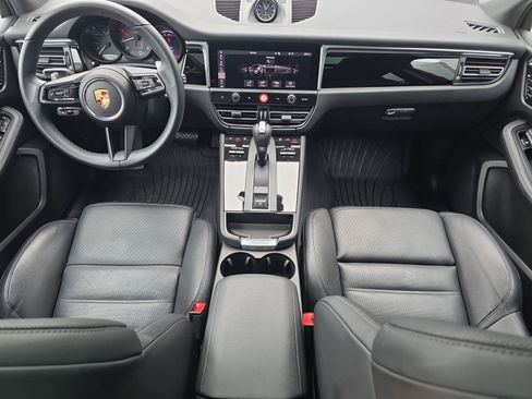 Certified 2025 Porsche Macan AWD/4WD image 13