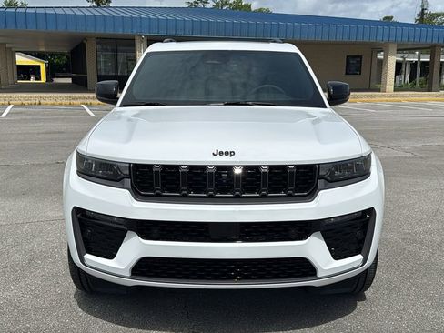 Used 2026 Jeep Grand Cherokee Limited AWD/4WD image 8