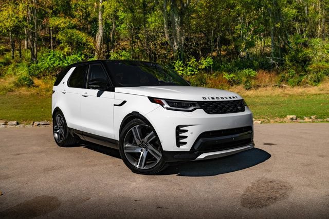 Used 2024 Land Rover Discovery Dynamic SE AWD/4WD image 4