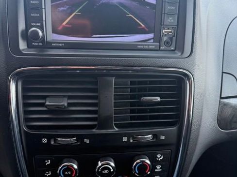 Used 2019 Dodge Grand Caravan SE w/ Rear Park Assist Package image 24