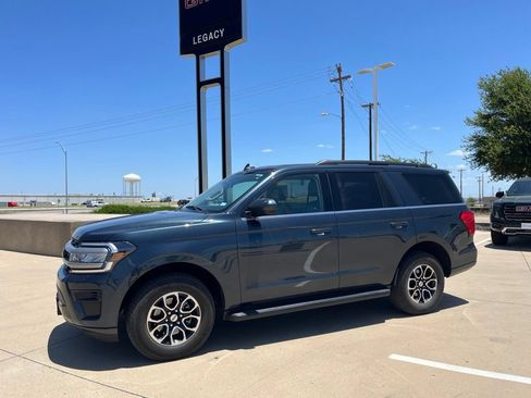 Used 2024 Ford Expedition XLT RWD image 1