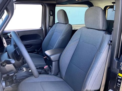 Used 2025 Jeep Wrangler Sport AWD/4WD image 11