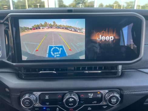 Used 2024 Jeep Wrangler Unlimited Rubicon 4xe AWD/4WD image 21