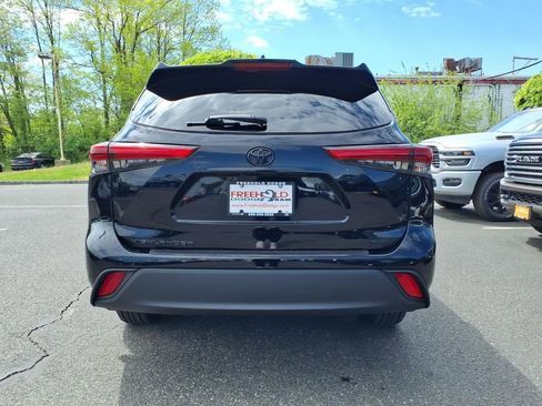 Used 2021 Toyota Highlander LE AWD/4WD image 19