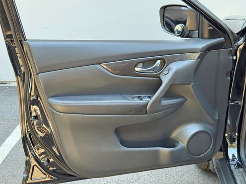 Used 2018 Nissan Rogue SV FWD image 35