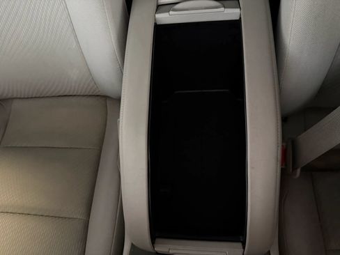 Used 2015 Toyota Highlander LE AWD/4WD image 25