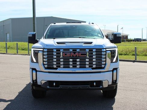 Used 2024 GMC Sierra 2500 Denali w/ Denali Reserve Package AWD/4WD image 4