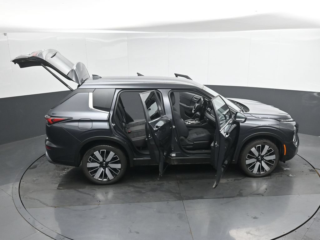 Used 2025 Mitsubishi Outlander AWD image 49