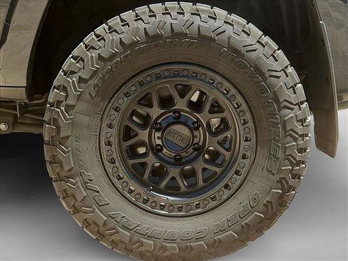 Used 2024 Toyota 4Runner TRD Off-Road Premium AWD/4WD image 17
