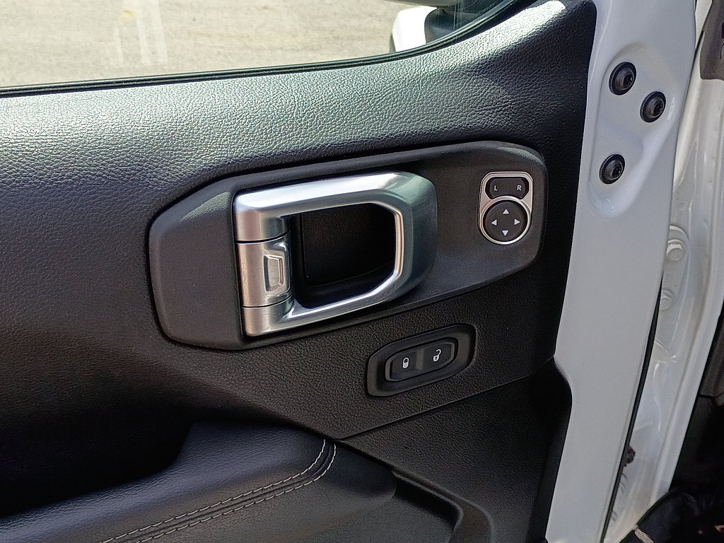 Used 2023 Jeep Wrangler Unlimited Sahara w/ Cold Weather Group AWD/4WD image 19
