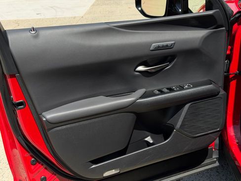 Used 2023 Lexus UX 250h F Sport FWD image 12