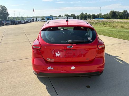 Used 2017 Ford Focus SEL w/ Cold Weather Package FWD image 5