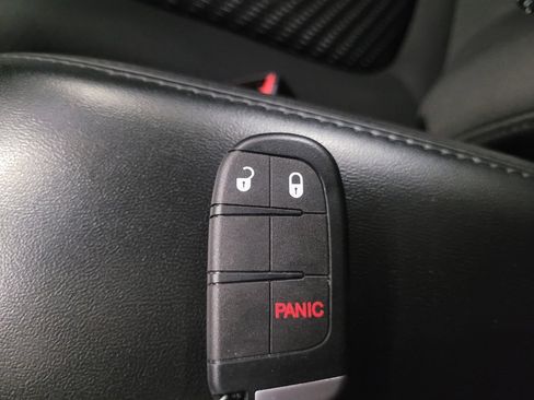 Used 2018 Dodge Journey SE image 32