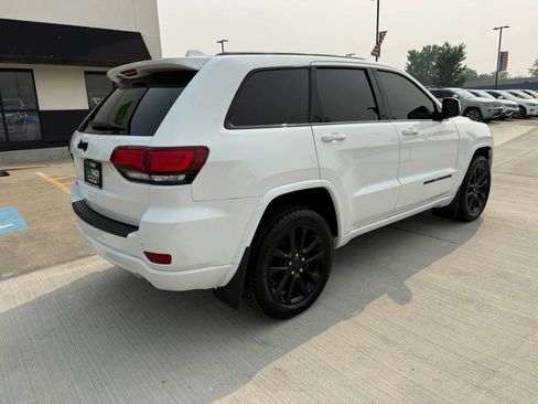 Used 2021 Jeep Grand Cherokee Laredo X AWD/4WD image 17