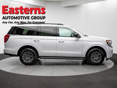 Used 2025 Ford Expedition Active AWD/4WD image 4