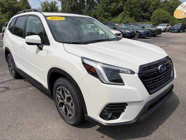 Used 2023 Subaru Forester Premium AWD/4WD image 2