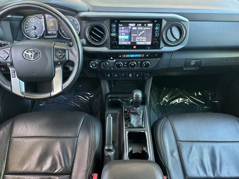Used 2016 Toyota Tacoma TRD Sport AWD/4WD image 17