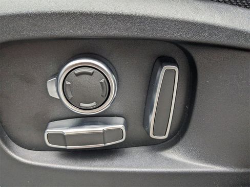 New 2024 Land Rover Defender 130 X image 17