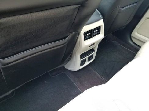 Used 2019 Ford Edge Titanium w/ Equipment Group 301A AWD/4WD image 18
