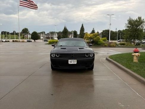 Used 2019 Dodge Challenger SXT RWD image 10